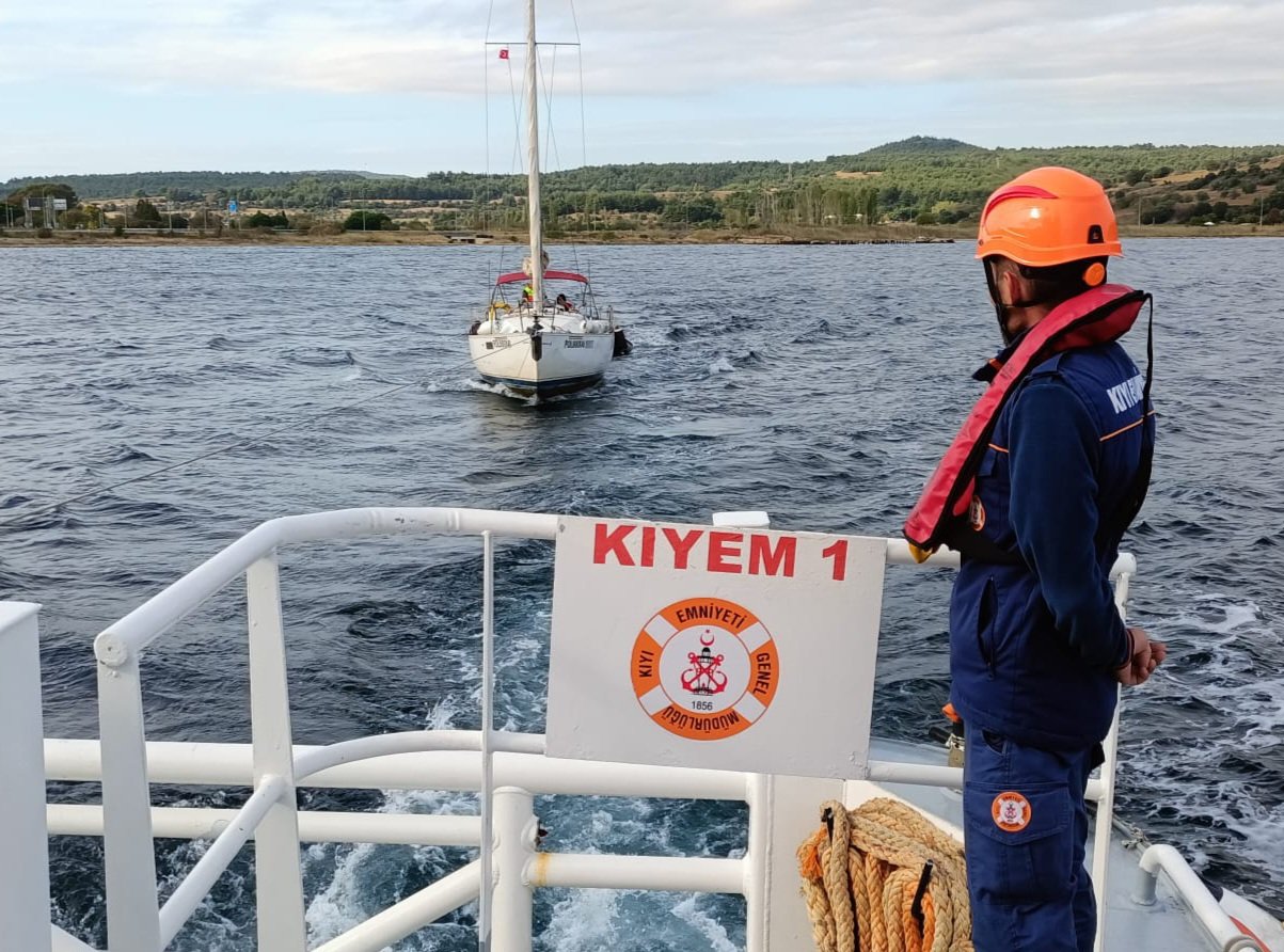 Kilye Koyu açıklarında arıza yapan tekne kurtarıldı