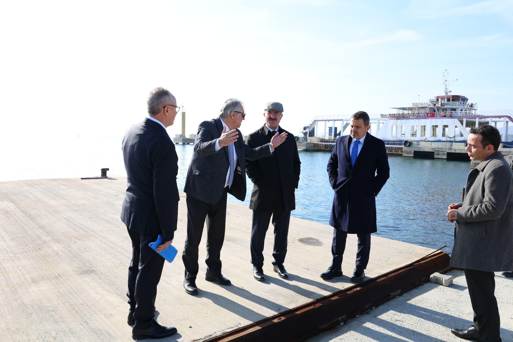 Vali Toraman’ın Gelibolu Mesaisi: Antika Traktörlerden Muhtarlar Toplantısına… Yeni İskelelerde Son Durum Ne?