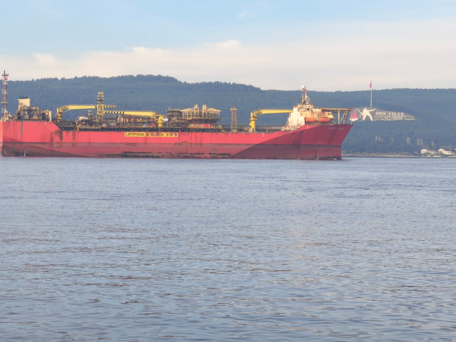 Dev Doğal Gaz Depolama Gemisi “Gryphon A” Yalova’ya Gidiyor! Boğaz Geçişi Tek Yönlü Kapandı