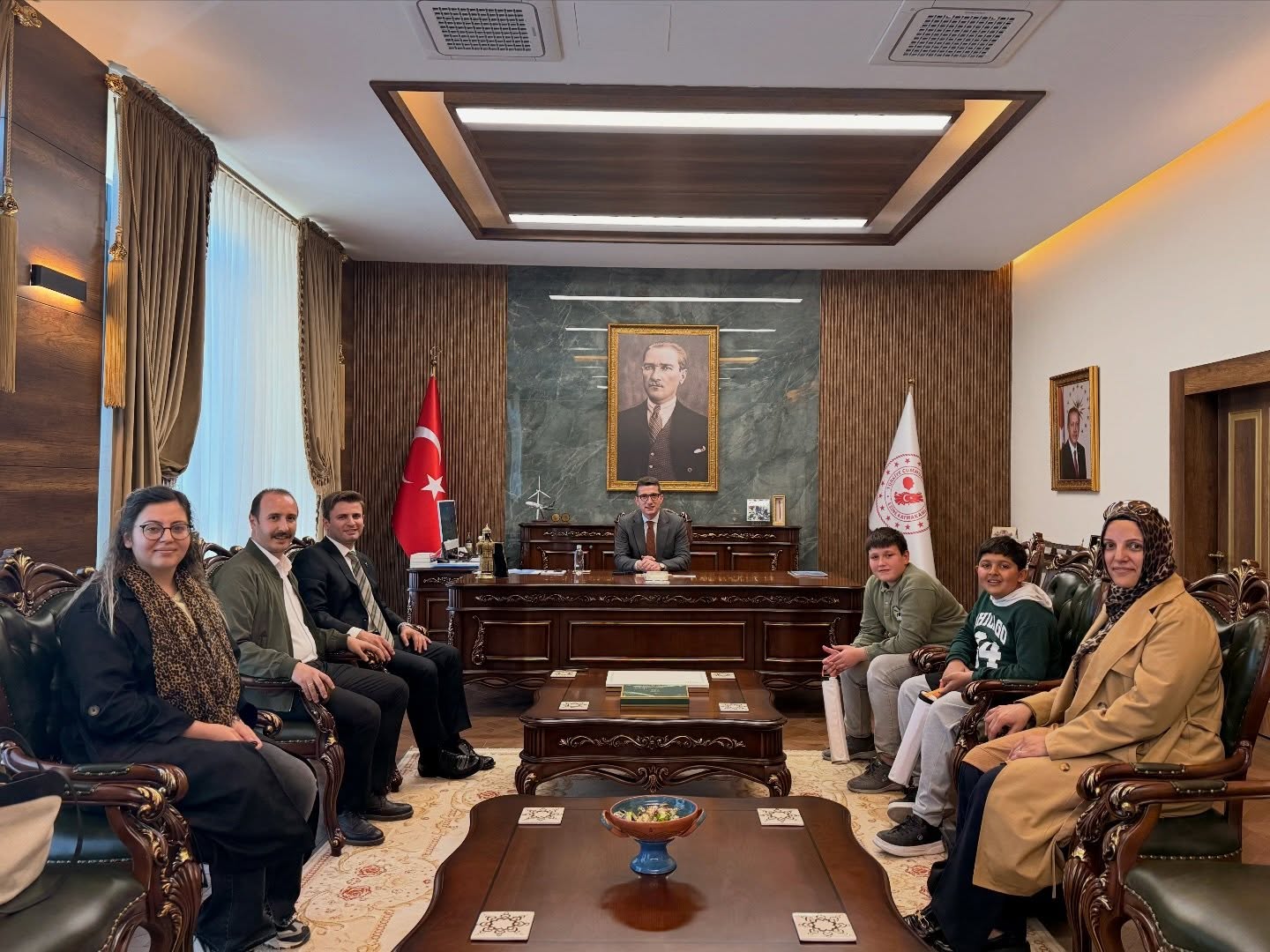 Ezine’de Minik Yazarlardan Anlamlı Kitap Projesi